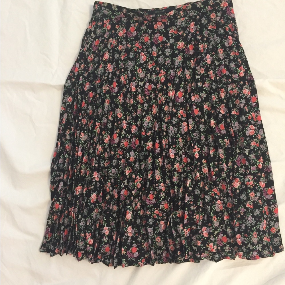 Midi, pleated skirt